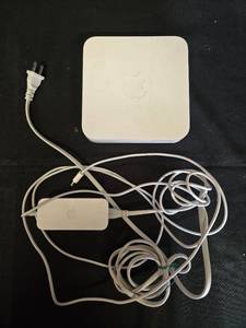 lot 249 image: Used Apple Airport Extreme Router A1354