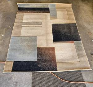 lot 251 image: Large Abstract Pattern Area Rug 63 x 85