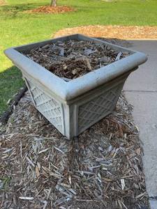 lot 263 image: Large Square Planter with Lattice Design