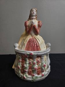 lot 19 image: Royal Worcester Juliet Figurine from Historical Collections