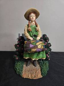 lot 20 image: Set of 2 Collectible Figurines Kindred Spirits and Royal Doulton Lavinia