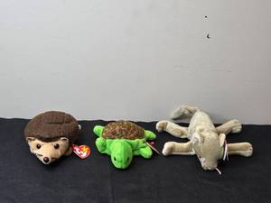 lot 26 image: Set of 3 Ty Beanie Babies Speedy, Prickles & Scat