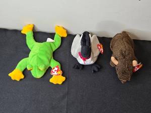 lot 27 image: Set of 3 Ty Beanie Babies Smoochy, Loosy, and Roam