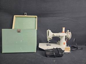lot 34 image: Vintage Singer 221K Featherweight Portable Sewing Machine with Case