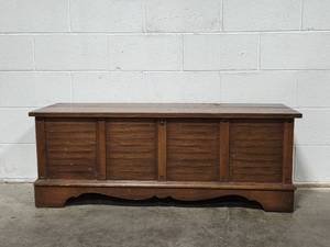 lot 43 image: Vintage Lane Cedar Storage Chest Trunk - Virginia Maid by Lane