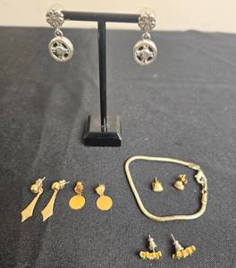 lot 74 image: Collection of Earrings and a Bracelet Featuring Silver & Gold Tones