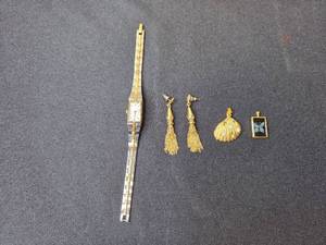 lot 85 image: Seiko Womens Watch (untested) with Jewelry Set Including Earrings, Butterfly Pendant, and Golden Shell