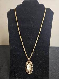 lot 92 image: Collection of Vintage Jewelry Necklaces and Bracelets