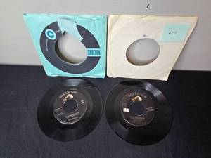 lot 109 image: Set of 2 Vintage RCA Victor 45 RPM Vinyl Records - Perry Como & Elvis Presley