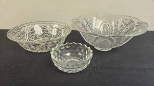 lot 140 image: Set of 3 Crystal Serving Bowls with Intricate Patterns