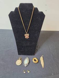 lot 156 image: Assorted Vintage Jewelry Set Including Necklace, Brooches, and Earrings