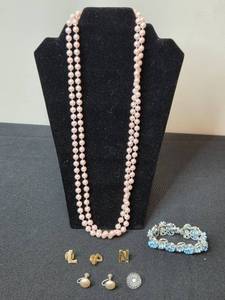 lot 158 image: Vintage Faux Pearl Necklace with Floral Bracelet and Jewelry Set