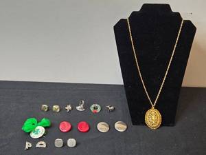 lot 159 image: Collection of Assorted Vintage Jewelry Including Brooches, Cufflinks, and Pendants