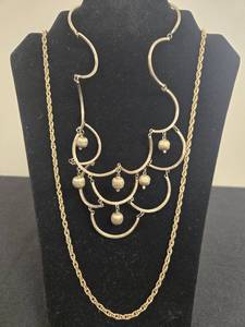 lot 189 image: Elegant Gold-Tone Multi-Strand Necklace with Statement Baubles