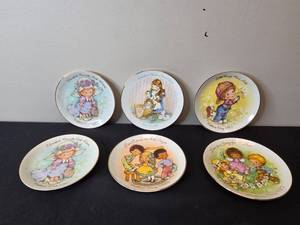 lot 211 image: Set of Avon Mothers Day Collectible Plates (1981-1986)