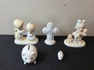 lot 212 image: Collection of Precious Moments Ceramic Figurines and Piggy Banks