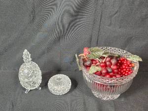 lot 216 image: Set of Vintage Crystal Bowls and Fruit Decor
