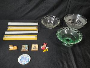 lot 252 image: Assorted Glass Bowls & Decorative Cat Figurines