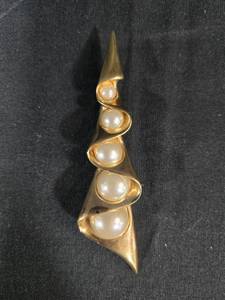 lot 265 image: Vintage Jewels By Park Lane Gold-Tone Brooch with Pearl Accents