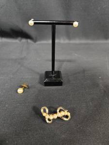 lot 266 image: Pakula Signed Faux Pearl Earrings and L Brooch Set