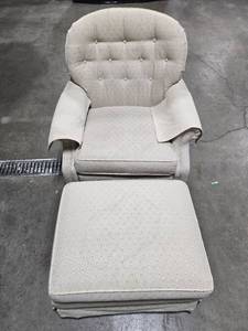 lot 280 image: White Tufted Chair and Ottoman