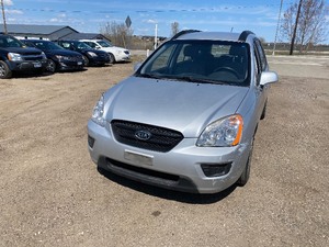 lot 10 image: 2008 Kia Rondo
