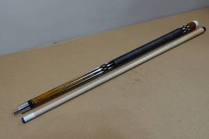 lot 3 image: Players G2252 2-Piece 18oz Pool Cue