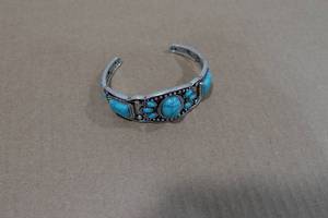 lot 47 image: Navajo Style Stone Turquoise Bracelet