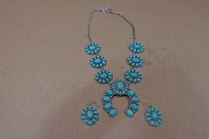 lot 48 image: Squash Blossum Turquoise Necklace and Earrings
