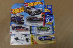 lot 117 image: 5 Hot Wheels Die Cast Cars