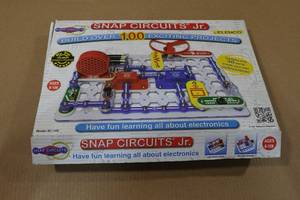 lot 125 image: Snap Circuits Jr Building Set