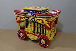 lot 128 image: 2000 IGA Circus Daze Special Edition Cookie Jar