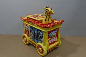 lot 129 image: 2001 IGA Hometown Kids Circus Daze Cookie Jar