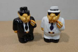 lot 143 image: Vintage Camel Joe Ceramic Salt & Pepper Shaker Set