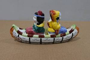lot 144 image: Vintage Native American in Canoe Salt & Pepper Shaker Set