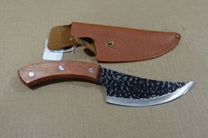 lot 162 image: Viking 9.5 Hammered Carbon Knife