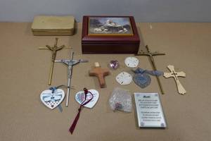 lot 170 image: Assorted Religious Figurines