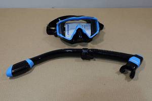 lot 214 image: Cressi Pano 3 Snorkel Set