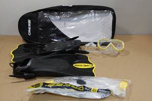 lot 218 image: Cressi Adult Rondine Palau Fin Snorkel Set - Fin Size LXL