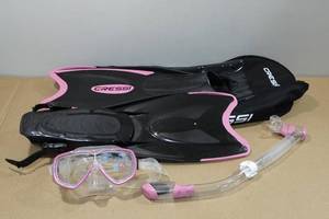 lot 219 image: Cressi Adult Rondine Palau Fin Snorkel Set - Fin Size SM