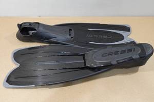 lot 223 image: Cressi Adult Agua Fins - Size 8.59.5, 4344