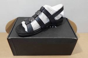 lot 236 image: Vionic Amber Womens Orthotic Sandals - Size 7, Black