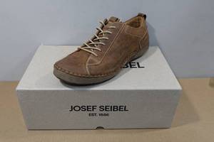 lot 243 image: Josef Seibel Womens Fergey 56 Low Cut Shoes - Size 8.5