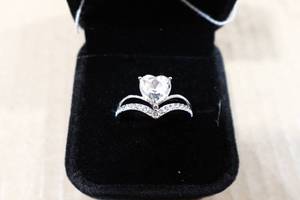 lot 254 image: Silver Tone Ring - Size 9