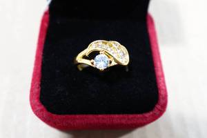 lot 255 image: Gold Tone Ring - Size 6