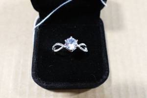 lot 256 image: Silver Tone Ring - Size 10