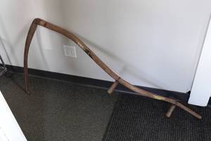 lot 284 image: Antique Hay Scythe