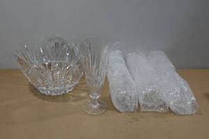 lot 295 image: Glass Punch Bowl with 4 Glasses