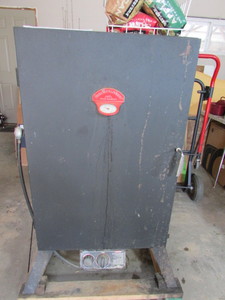 lot 15 image: OUTDOOR GAS SMOKER