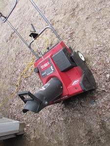lot 16 image: SNOW BLOWER LOT